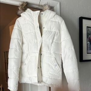 Women's American Eagle White Puffer Jacket with Faux Fur Hood